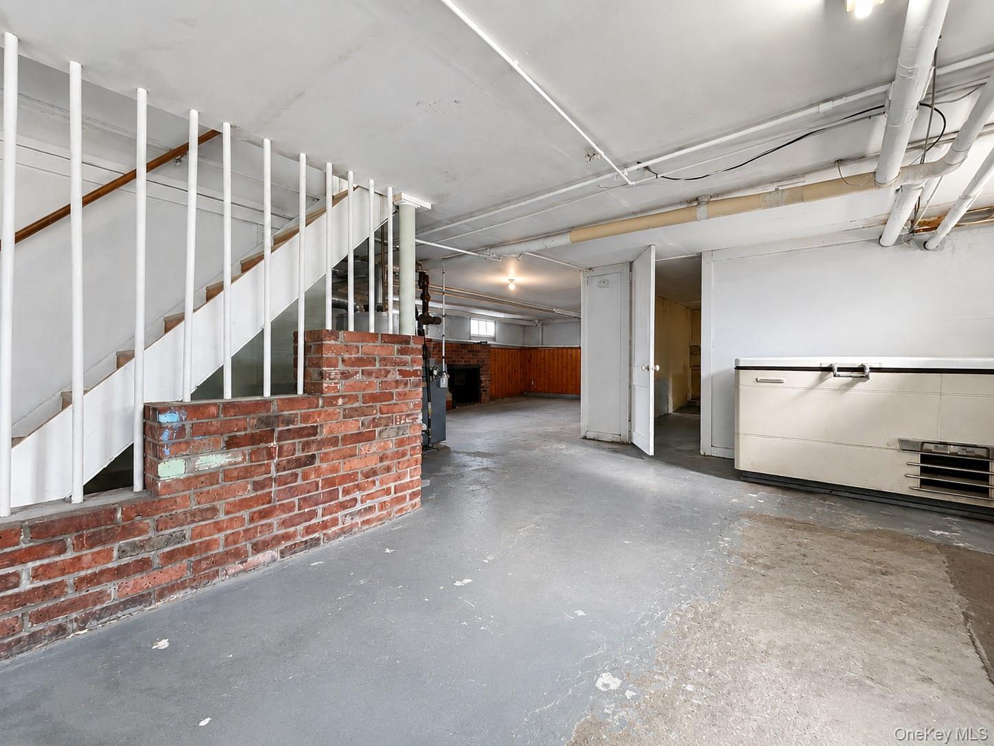 39 California Avenue – For Sale photo 9