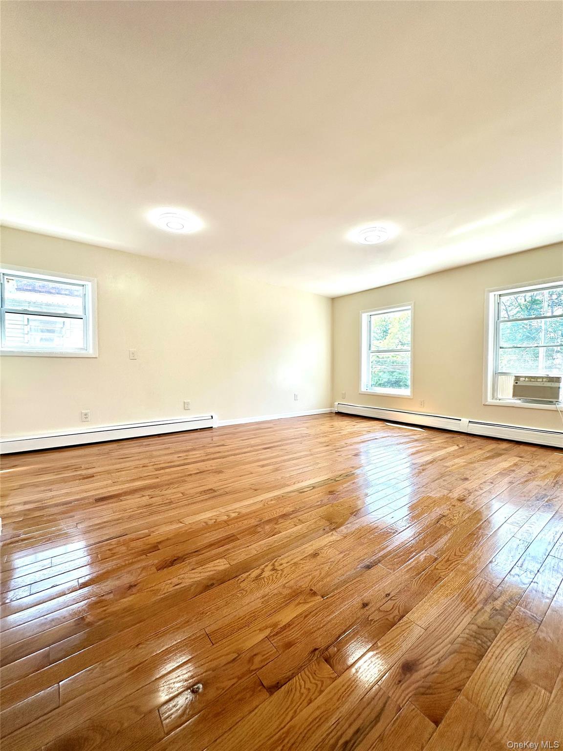 2069 Lacombe Avenue, Unit 2 photo 2