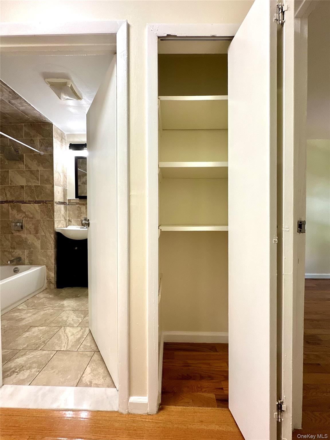 2069 Lacombe Avenue, Unit 2 photo 12