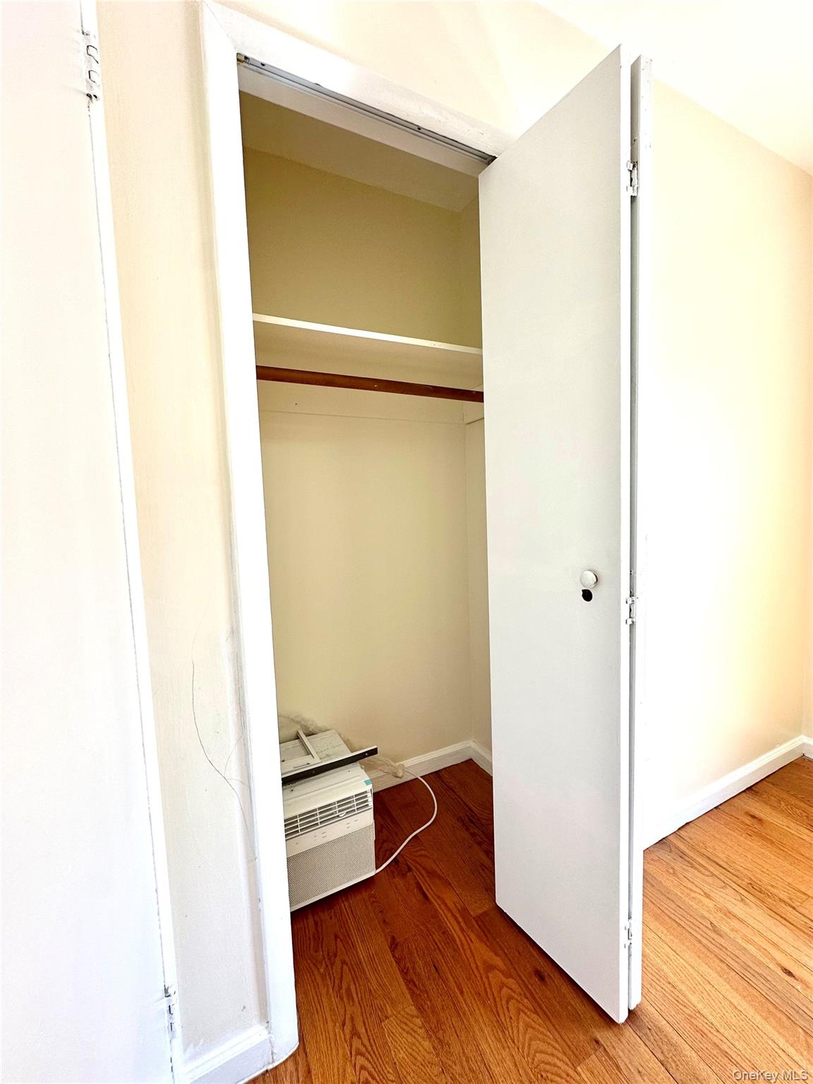 2069 Lacombe Avenue, Unit 2 photo 10