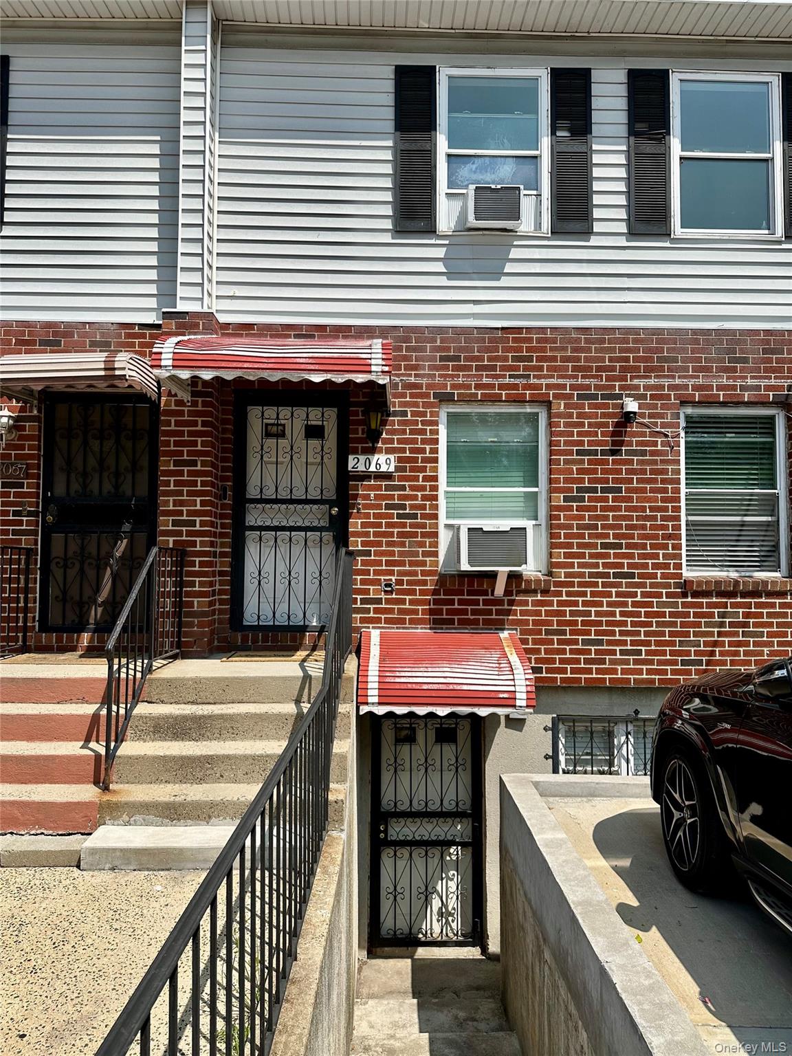 2069 Lacombe Avenue, Unit 2 photo 18
