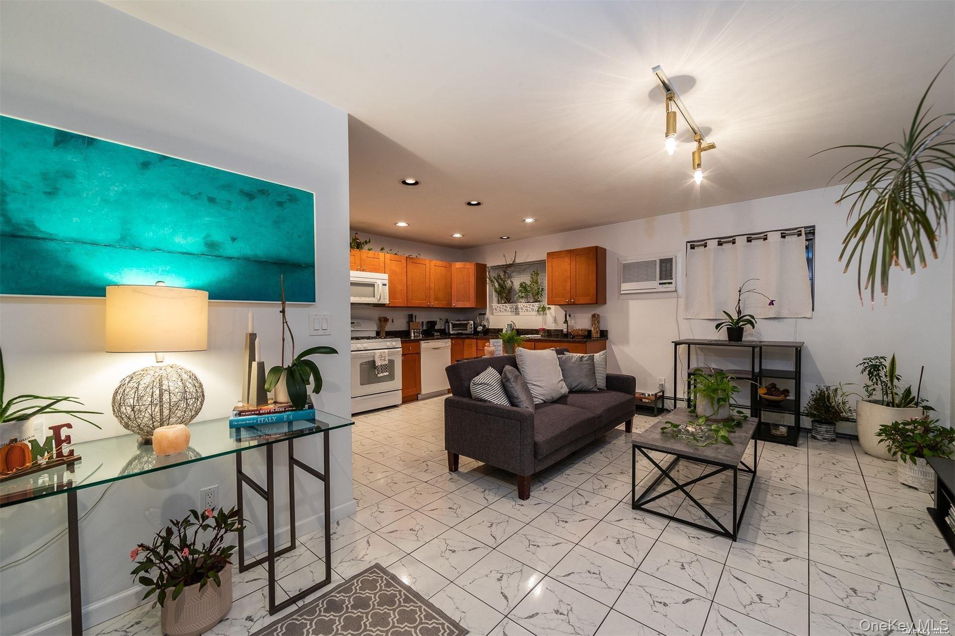 680 W Beech Street, Unit B photo 3