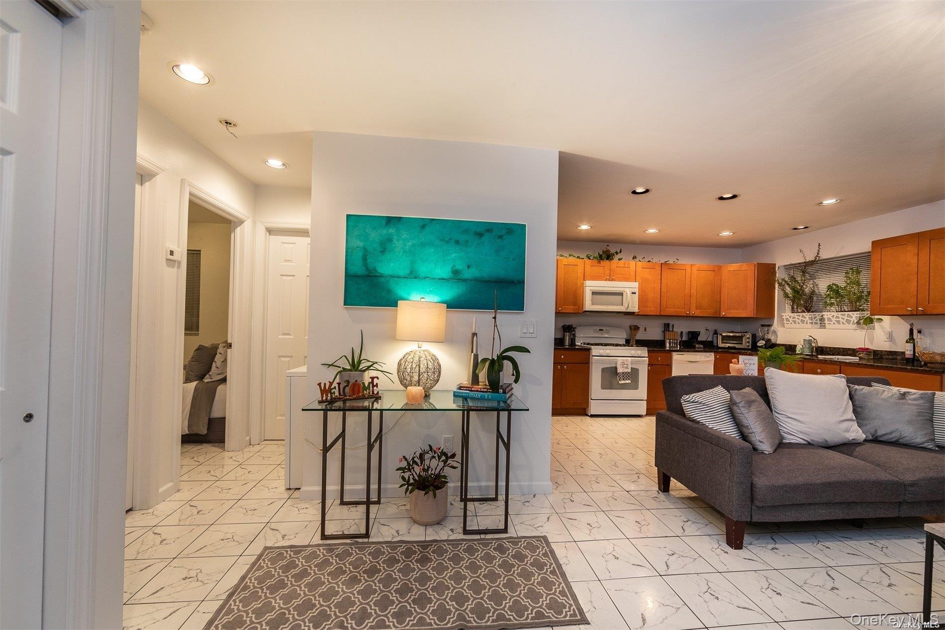 680 W Beech Street, Unit B photo 2