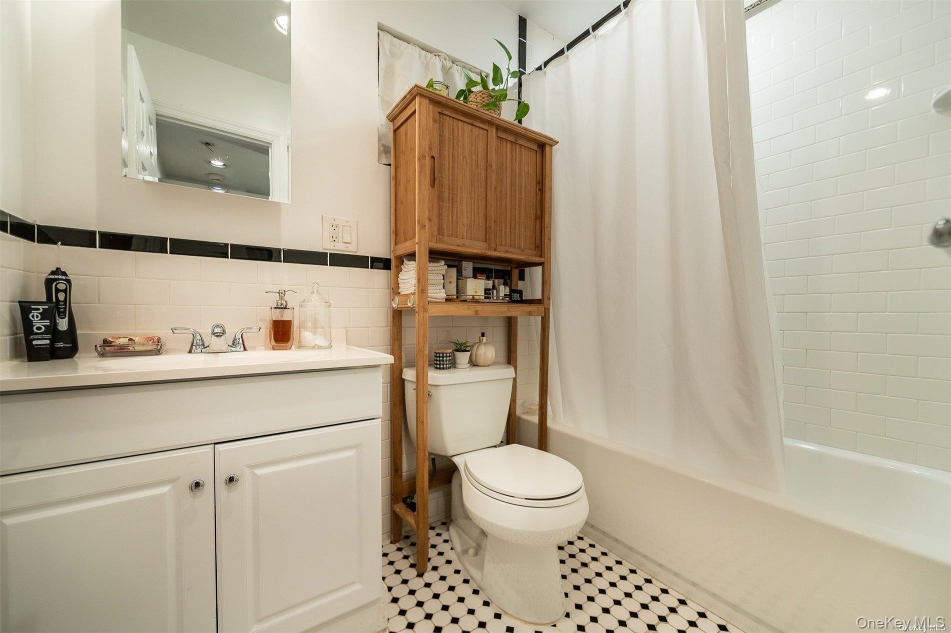 680 W Beech Street, Unit B photo 11