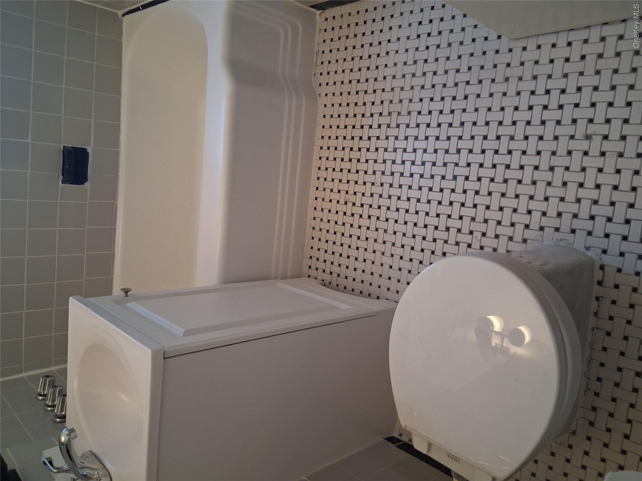 2235 Cruger Avenue, Unit 5F photo 9
