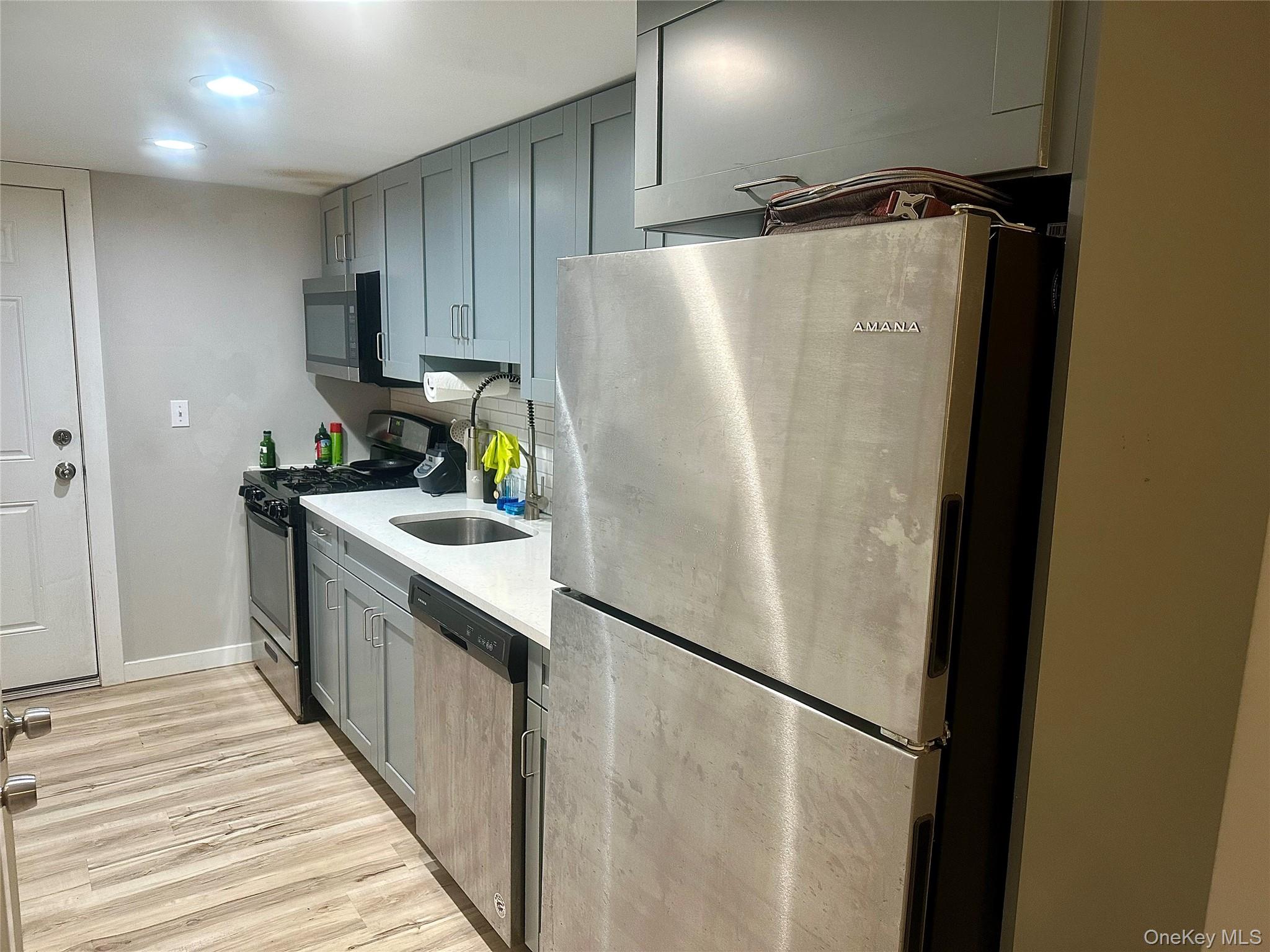 372 Verplanck Avenue, Unit 1 photo 4
