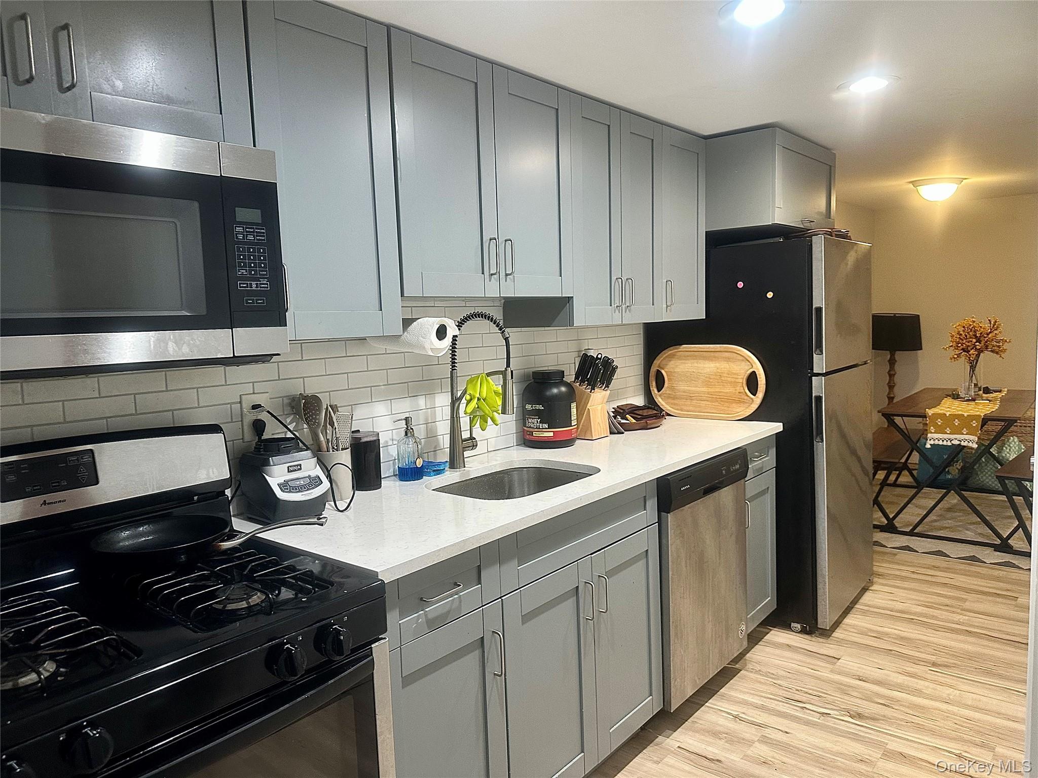 372 Verplanck Avenue, Unit 1 photo 3