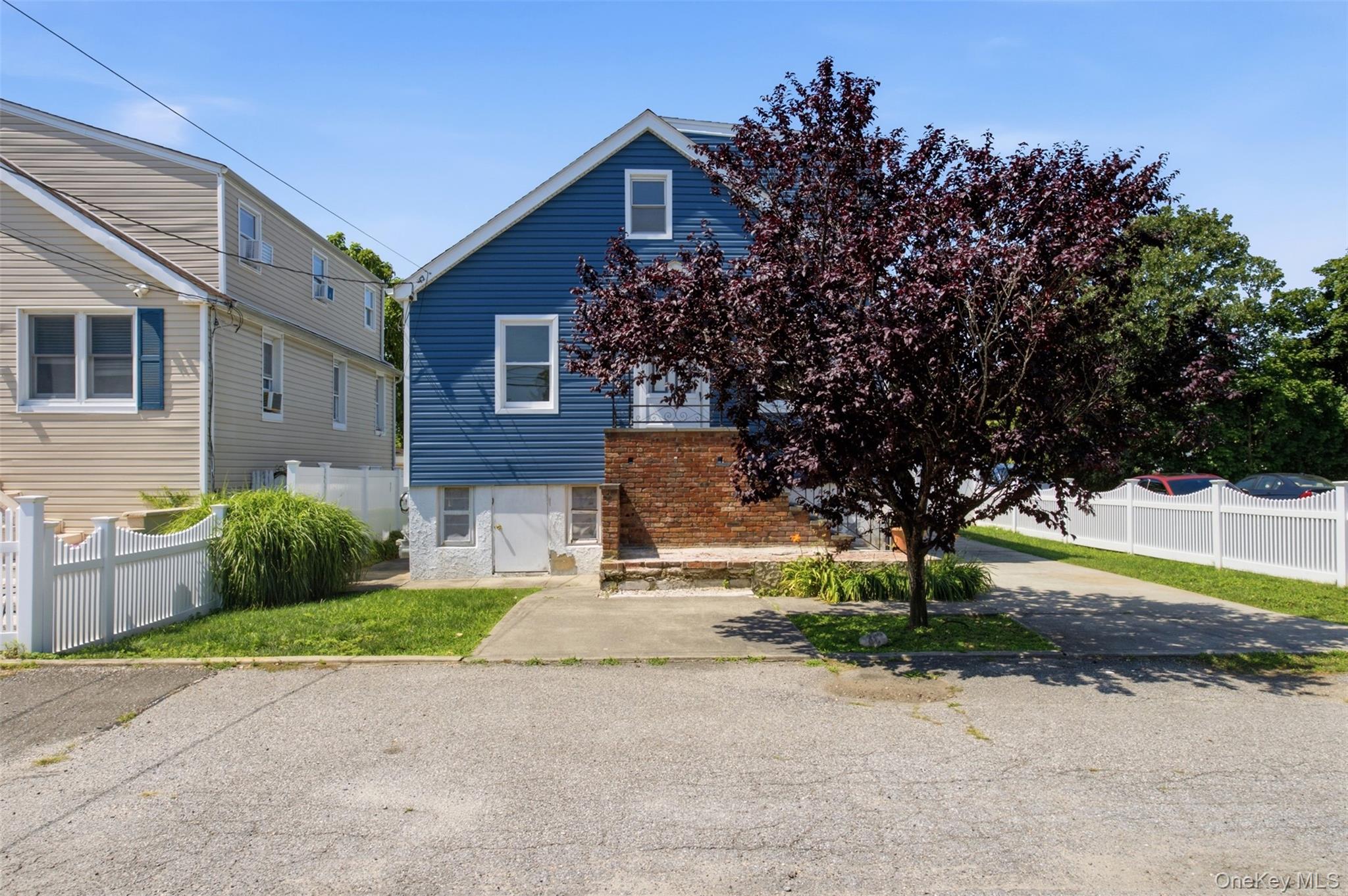 8 5th Street – For Sale
