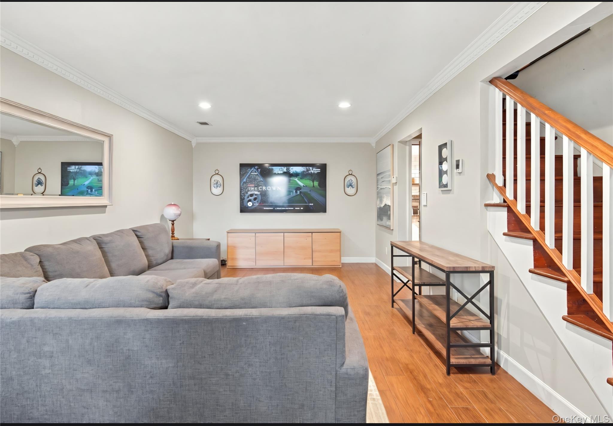 1 Alhambra Drive – For Sale photo 5