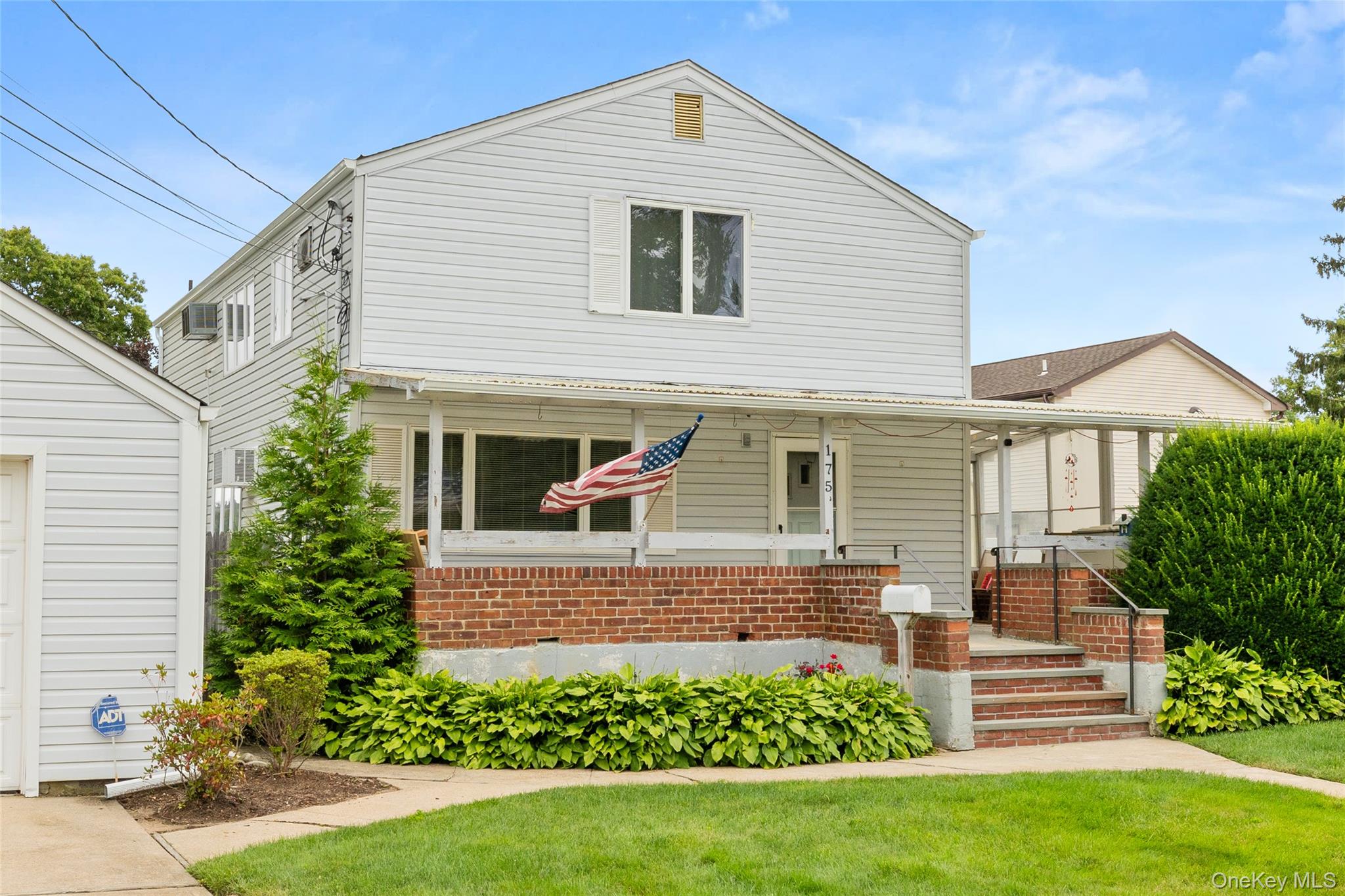 175 Centre Avenue – For Rent