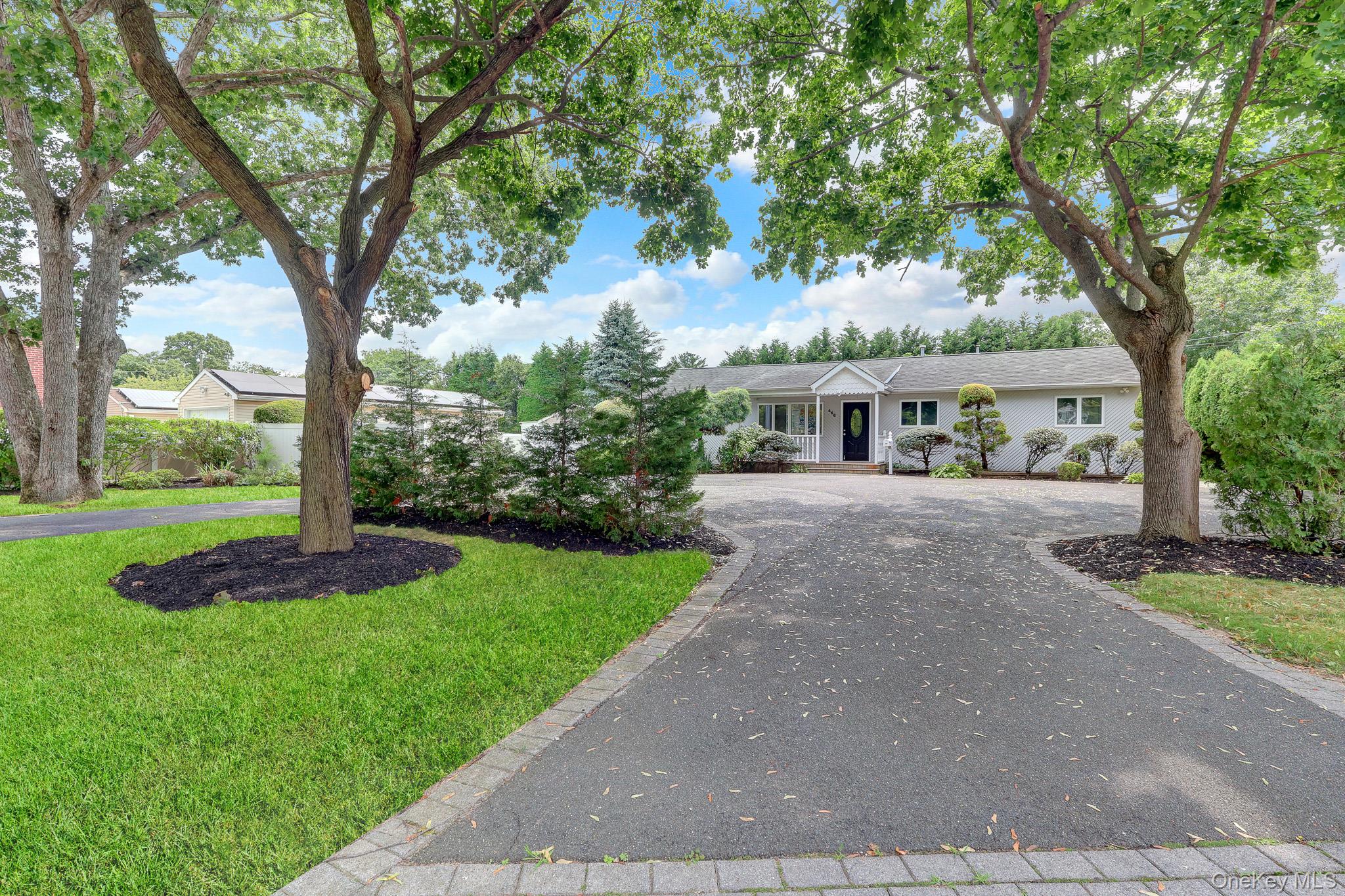 466 W 4th Street – For Sale