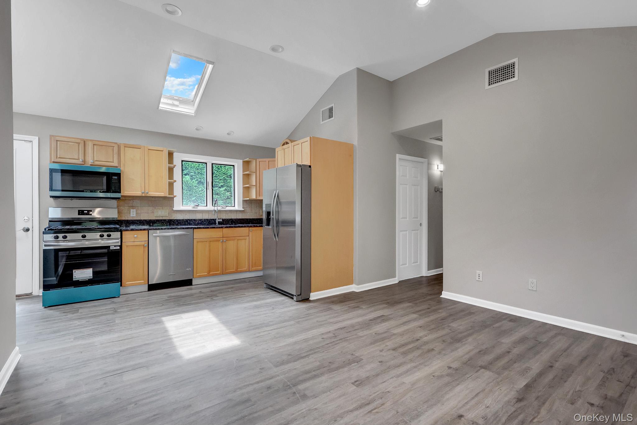 466 W 4th Street – For Sale photo 10