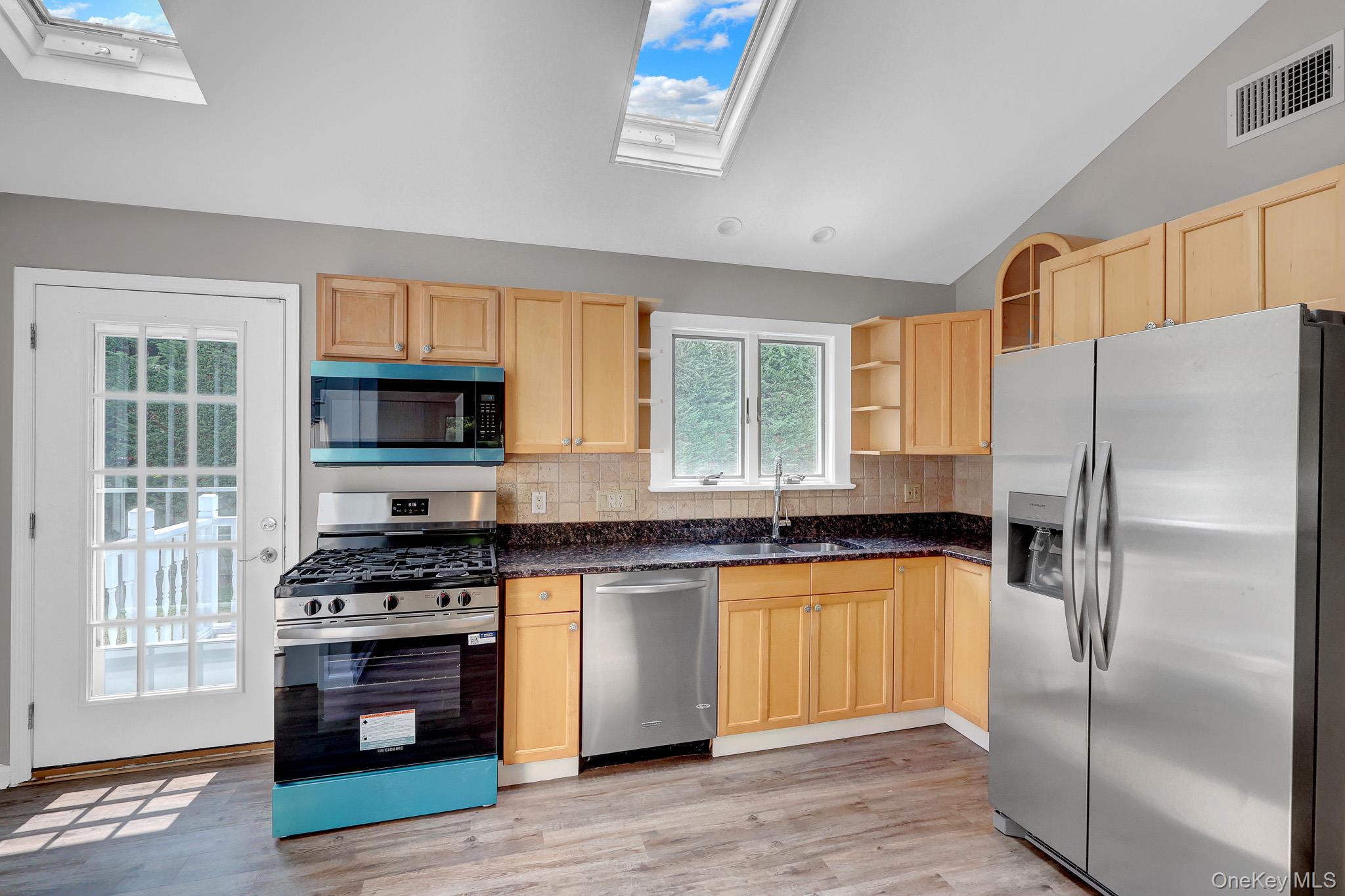 466 W 4th Street – For Sale photo 8