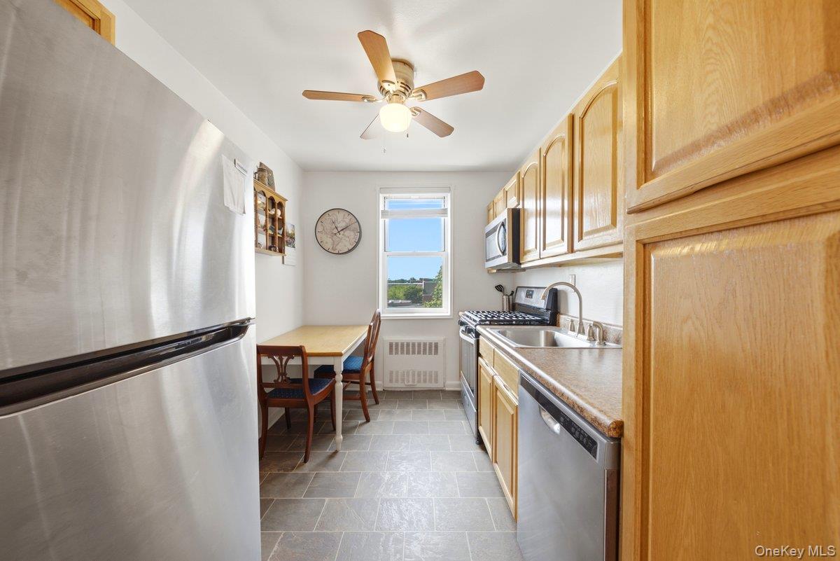 3 Sadore Lane, Unit 7P photo 14