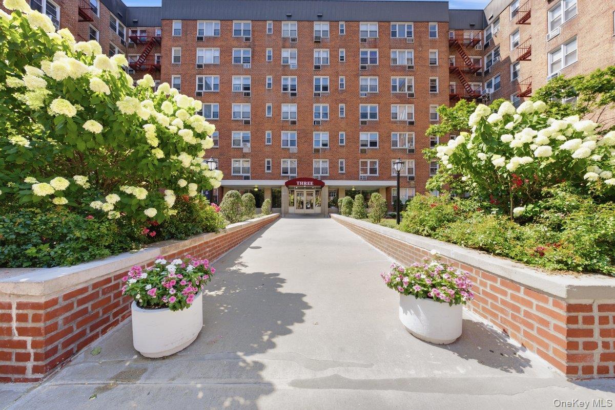 3 Sadore Lane, Unit 7P photo 4