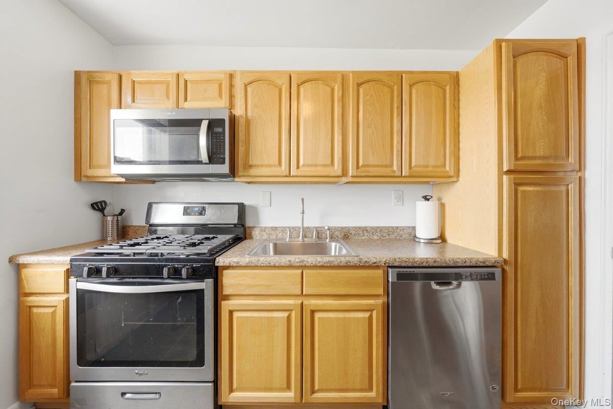 3 Sadore Lane, Unit 7P photo 15