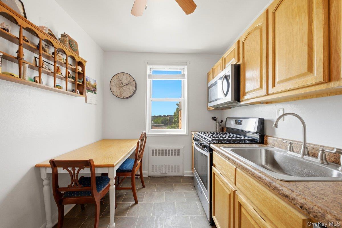 3 Sadore Lane, Unit 7P photo 16