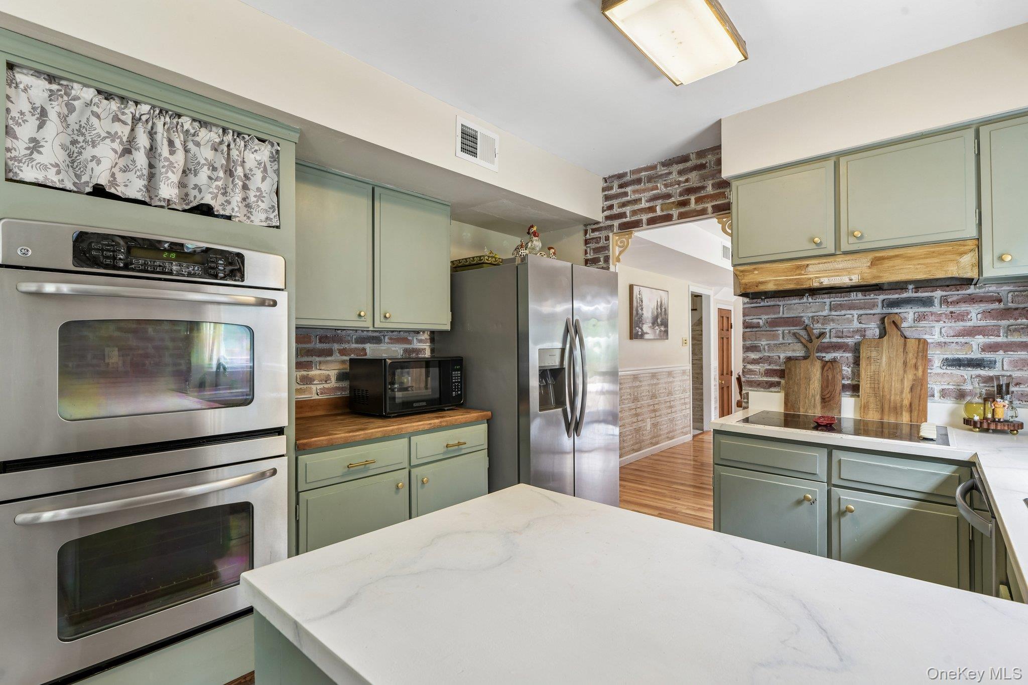 21 Manchester Lane – For Sale photo 13