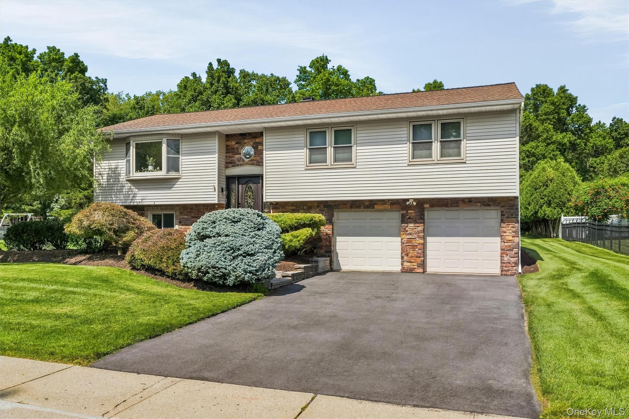 80 Decker Drive – For Sale photo 2