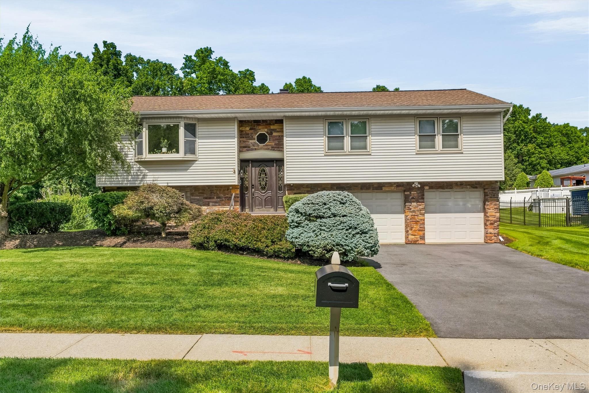 80 Decker Drive – For Sale