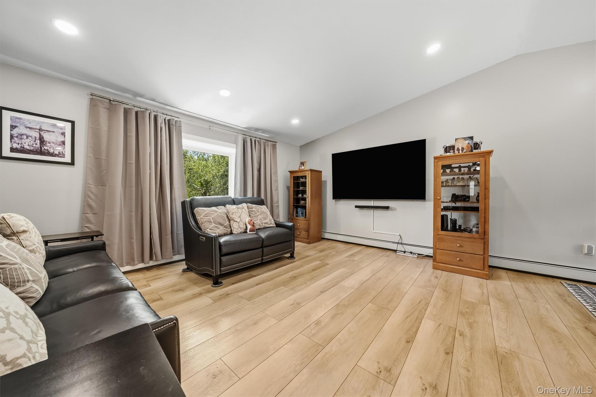 80 Decker Drive – For Sale photo 4