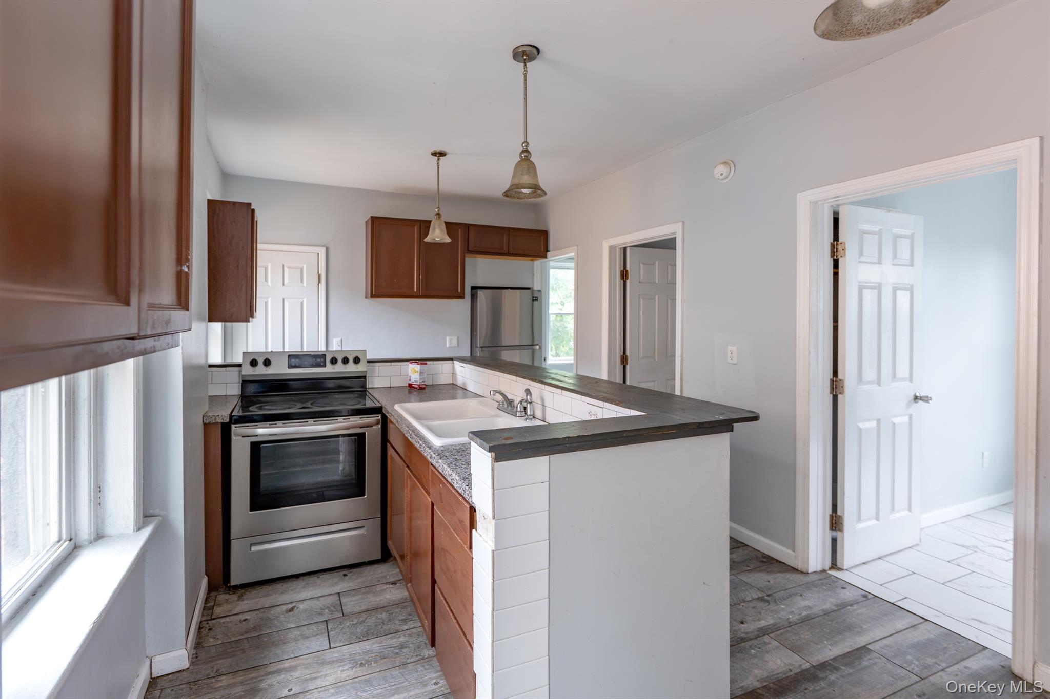 102 Henry Street – For Sale photo 18