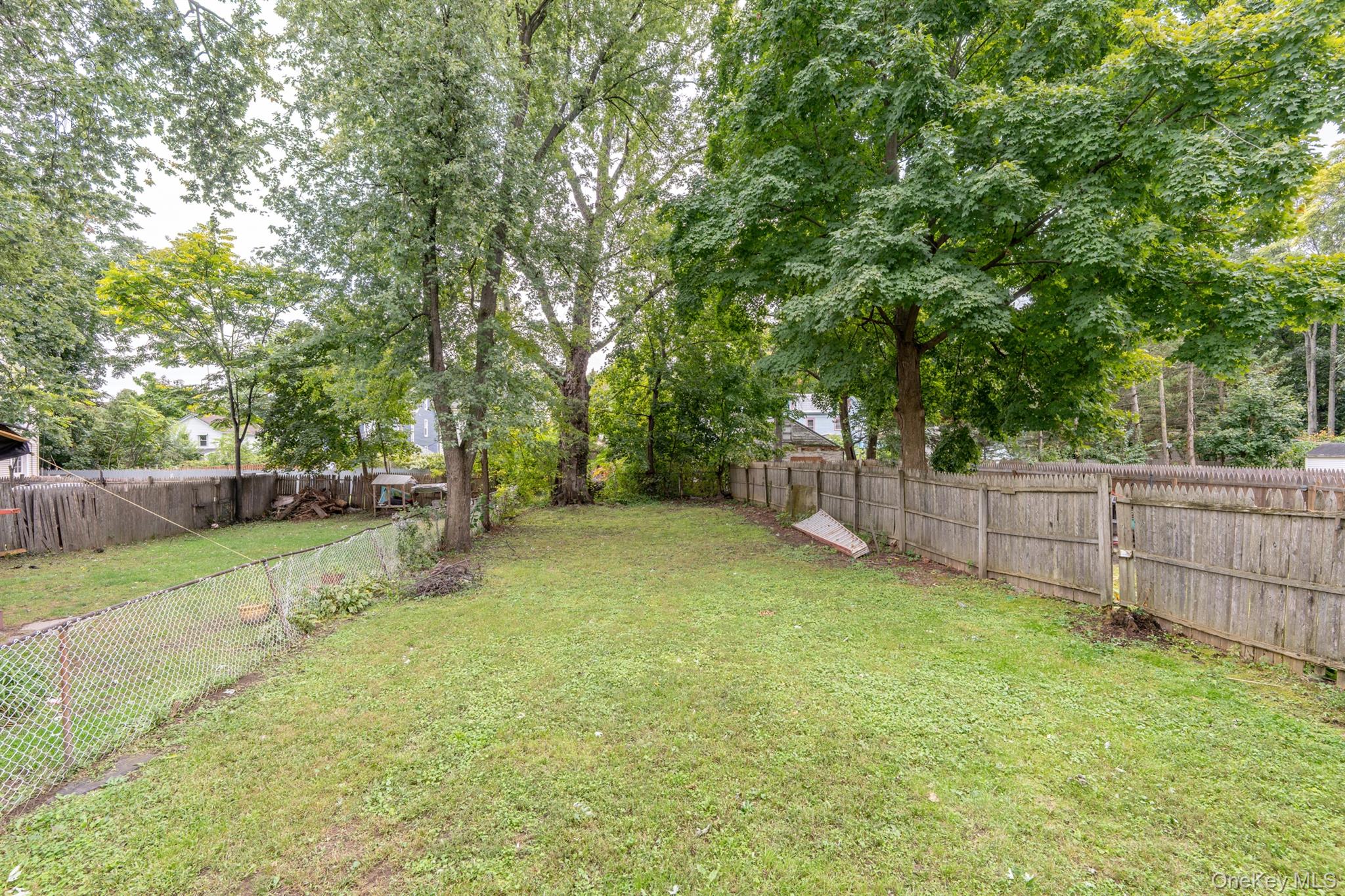 102 Henry Street – For Sale photo 27