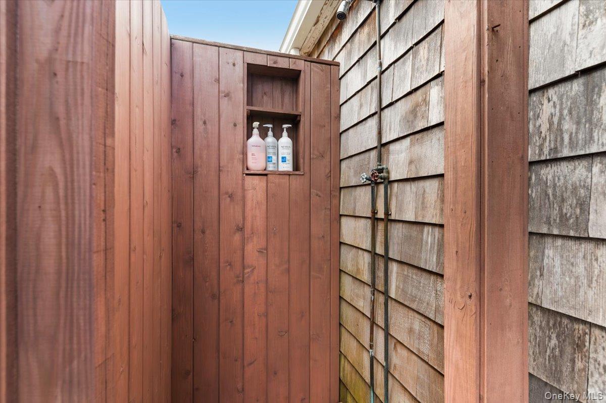 7 Whiting Road – For Sale photo 18