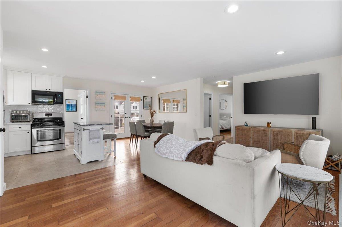 7 Whiting Road – For Sale photo 2