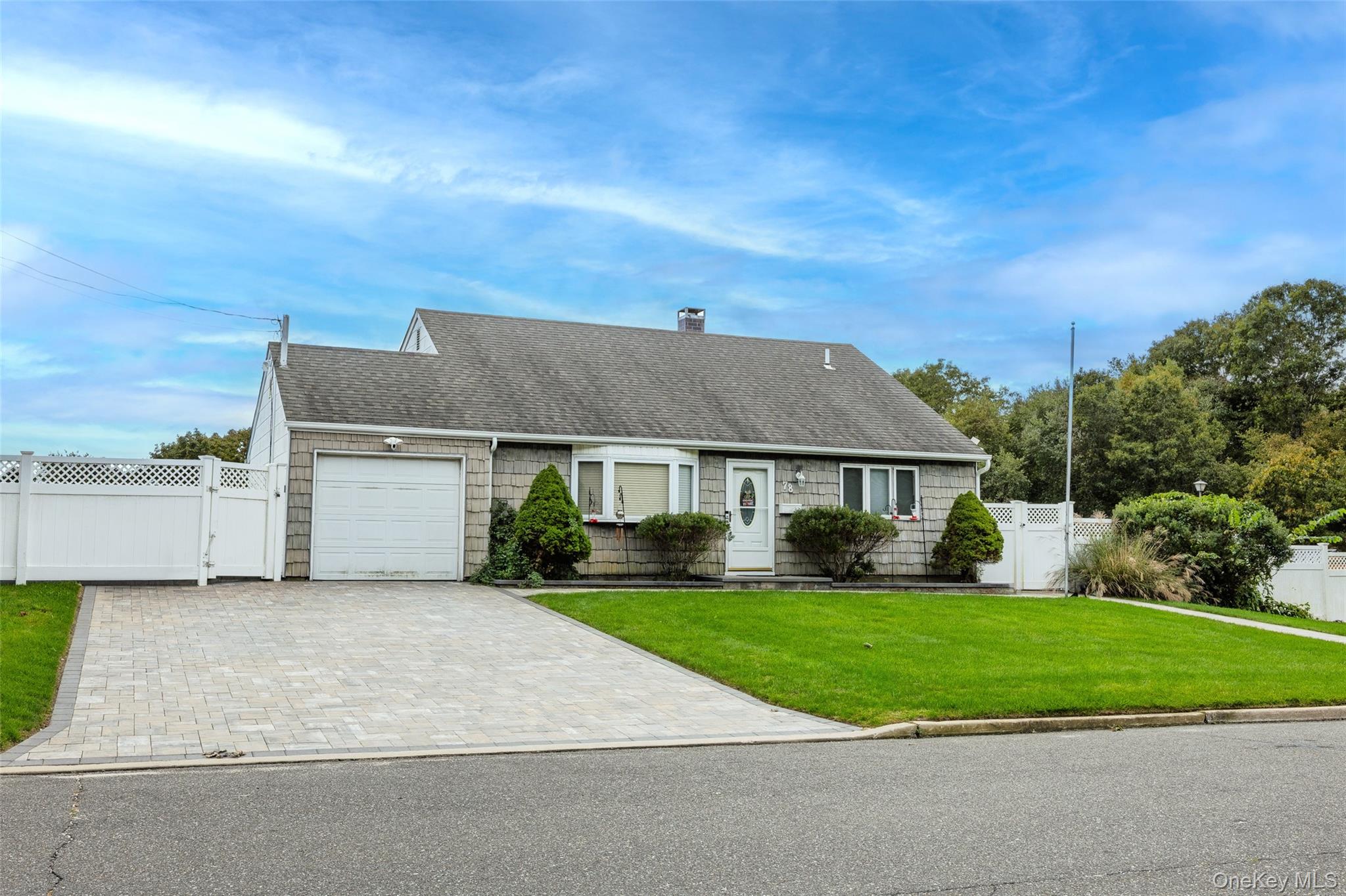 78 Circle Drive N – For Sale