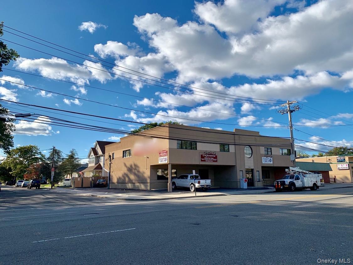 1061 N Broadway – For Sale
