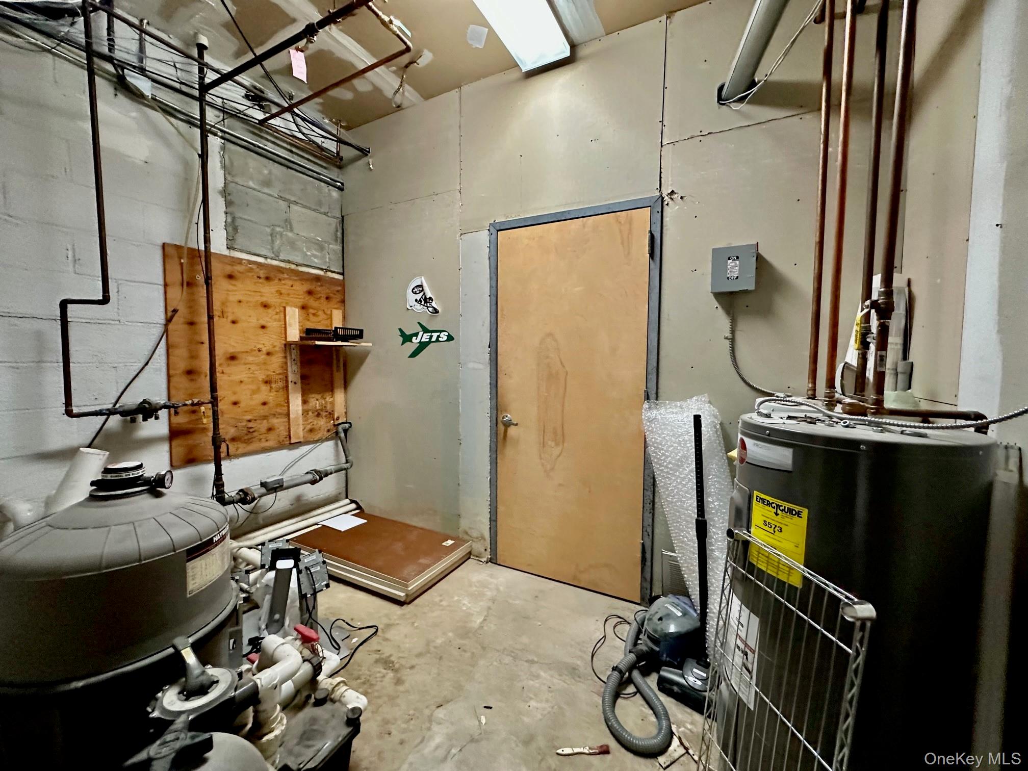 1061 N Broadway – For Sale photo 2