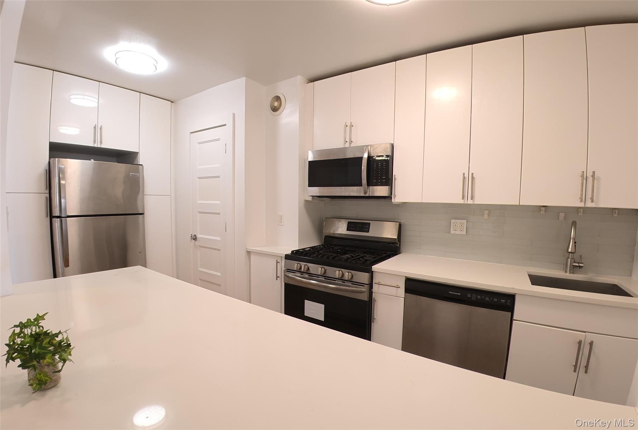 14220 Franklin Avenue, Unit 7F photo 2