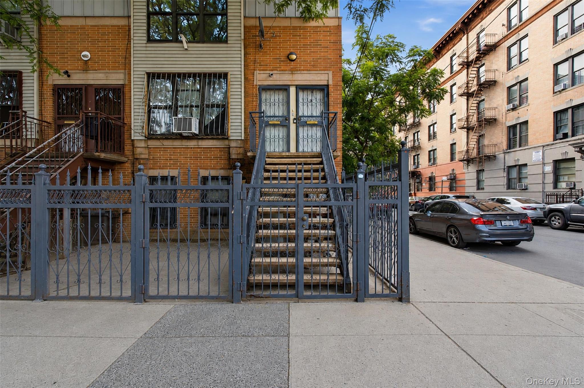 2000 Mapes Avenue – For Sale photo 2