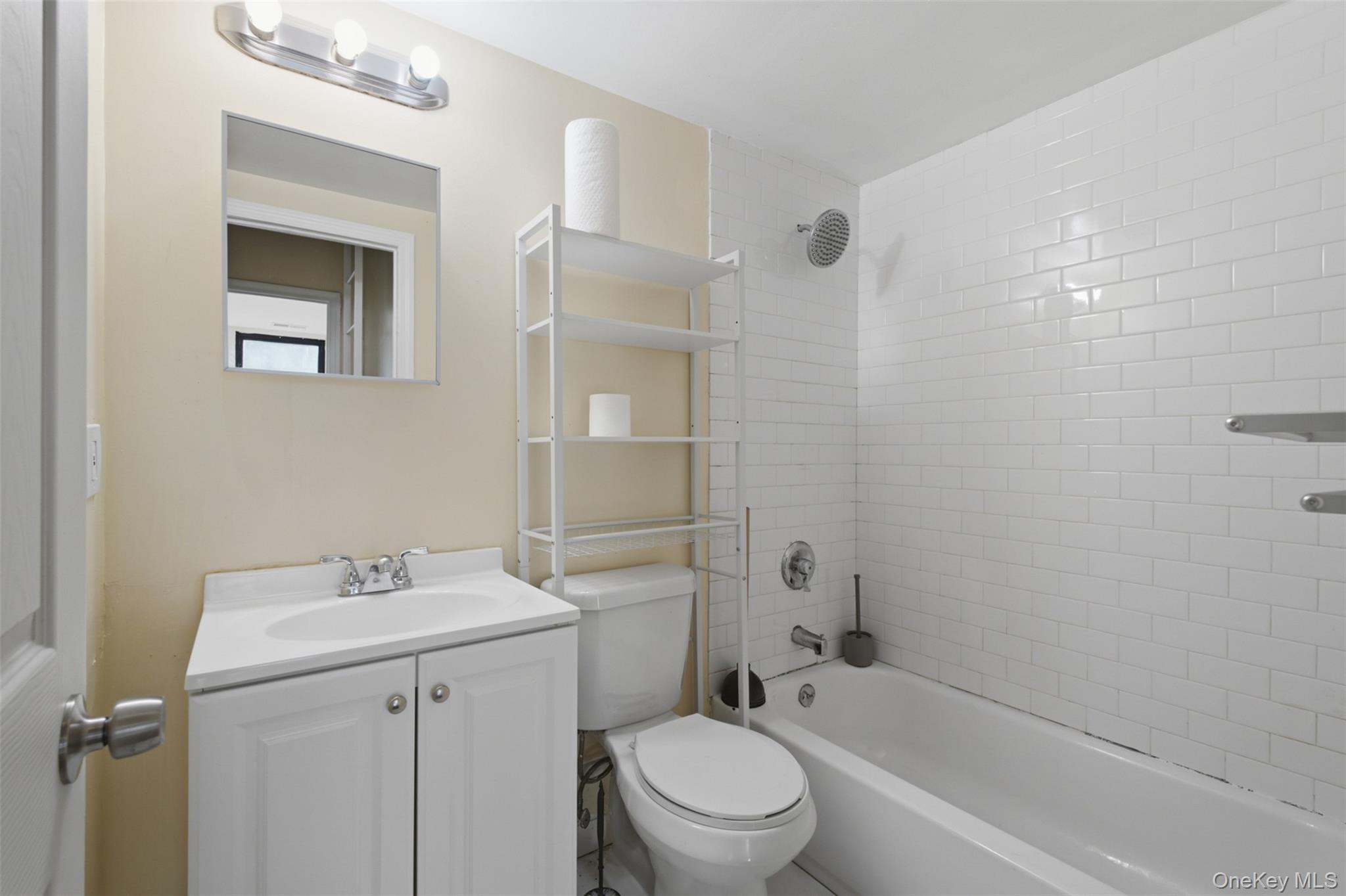 2000 Mapes Avenue – For Sale photo 9