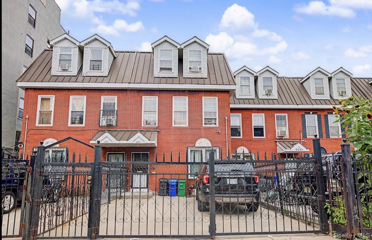 658 Beck Street – For Sale