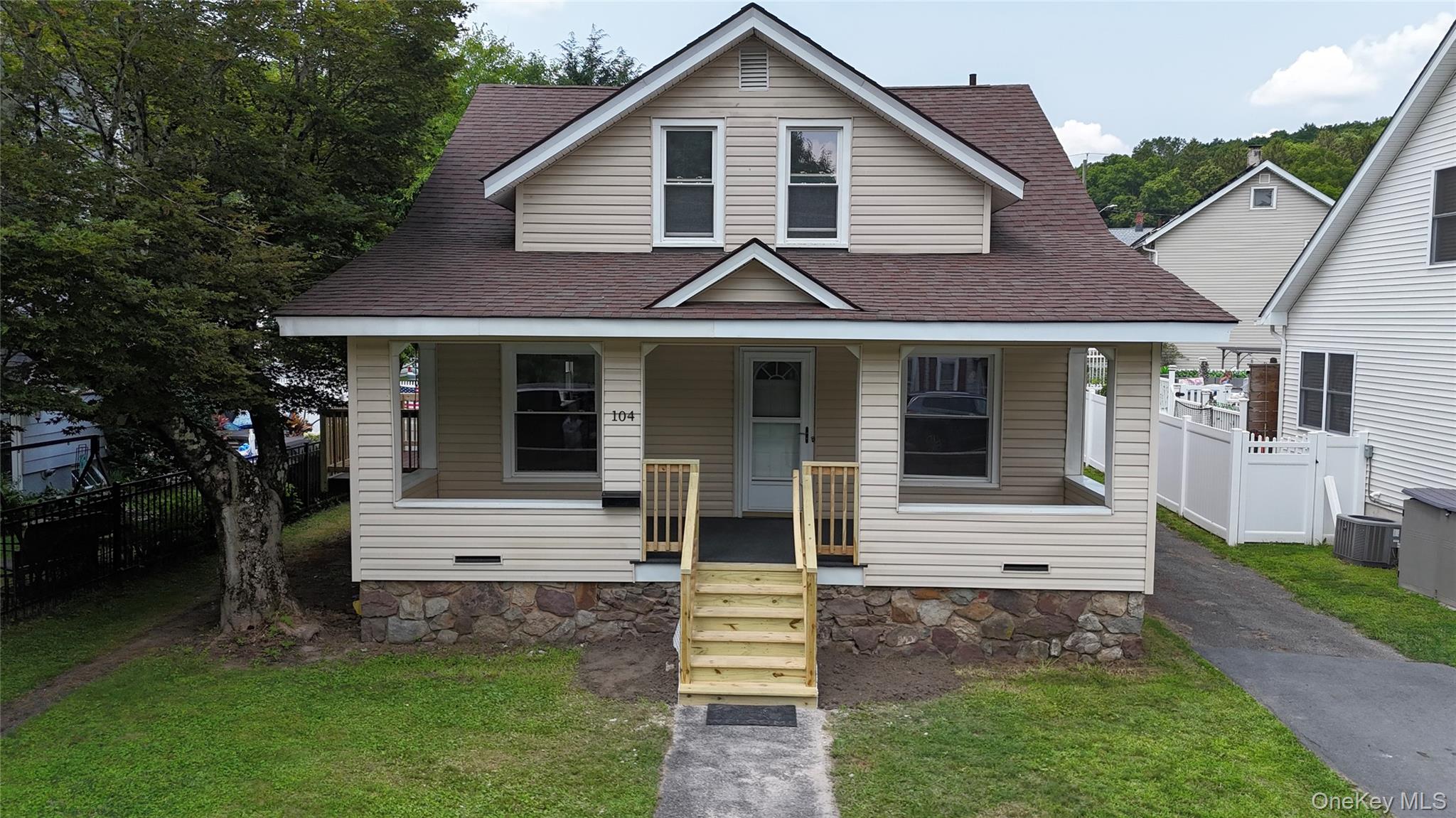 104 N Orange Street – For Sale