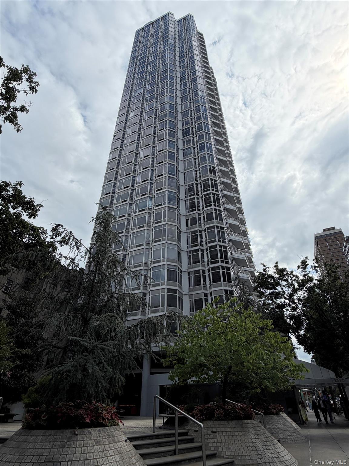 200 E 32nd Street, Unit 28C photo 2