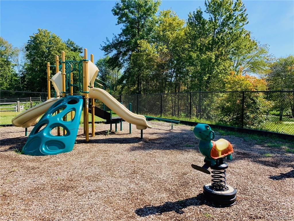 95 Meadow View Drive – For Rent photo 36