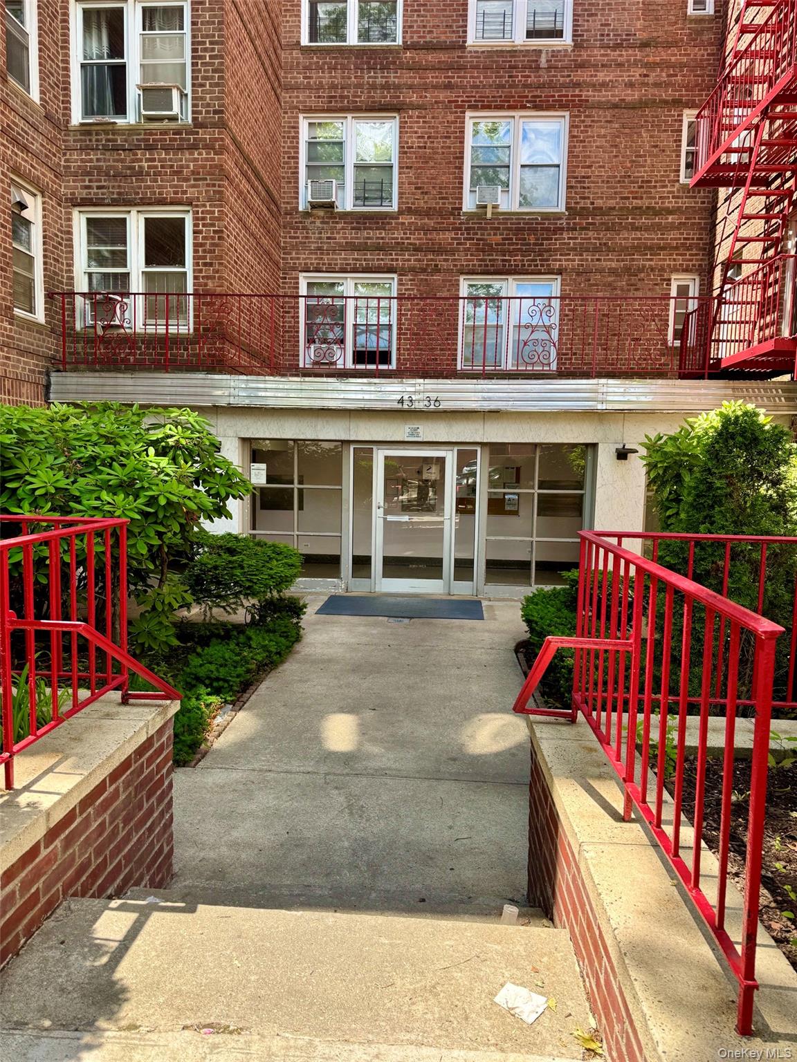 43-36 Robinson Street, Unit 3L