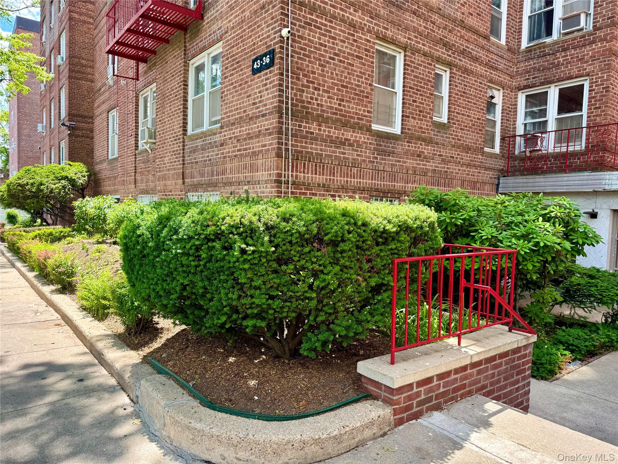 43-36 Robinson Street, Unit 3L photo 2