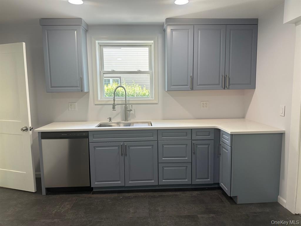 81 Carroll Street – For Rent photo 2