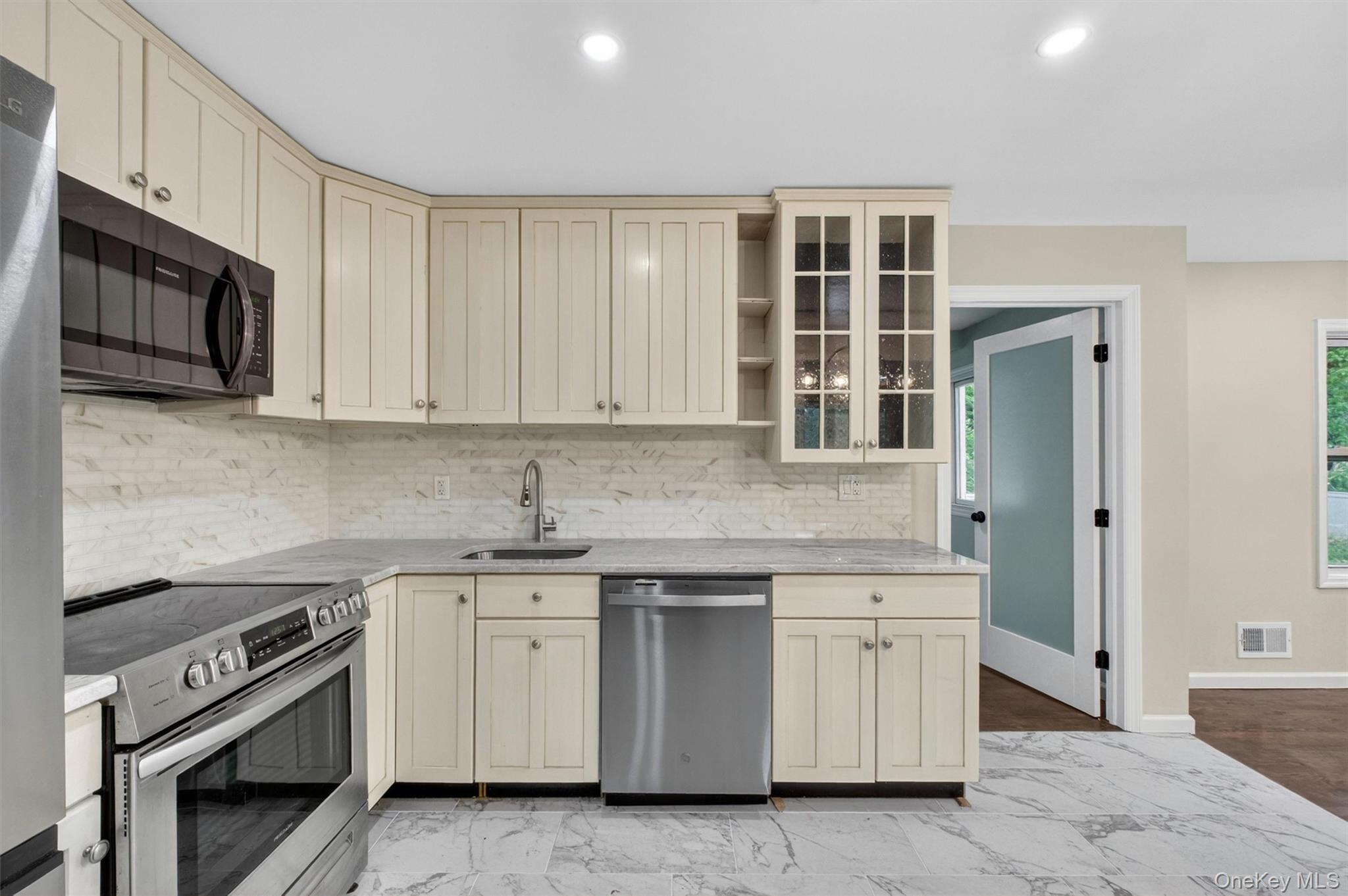 80 N Cross Road – For Sale photo 8