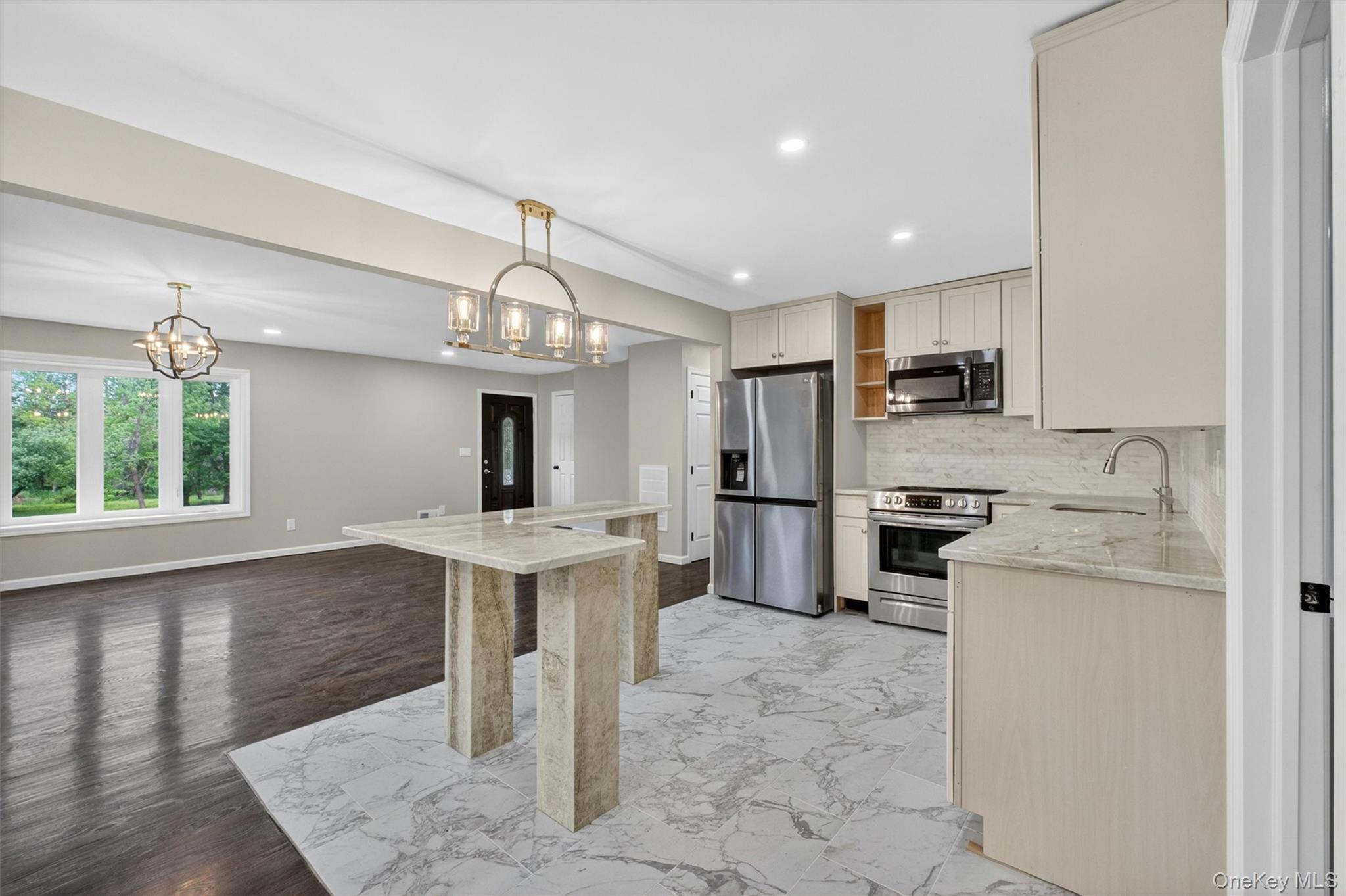 80 N Cross Road – For Sale photo 11