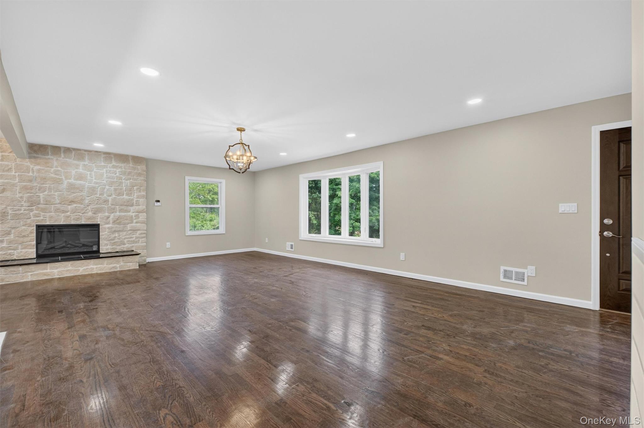 80 N Cross Road – For Sale photo 13