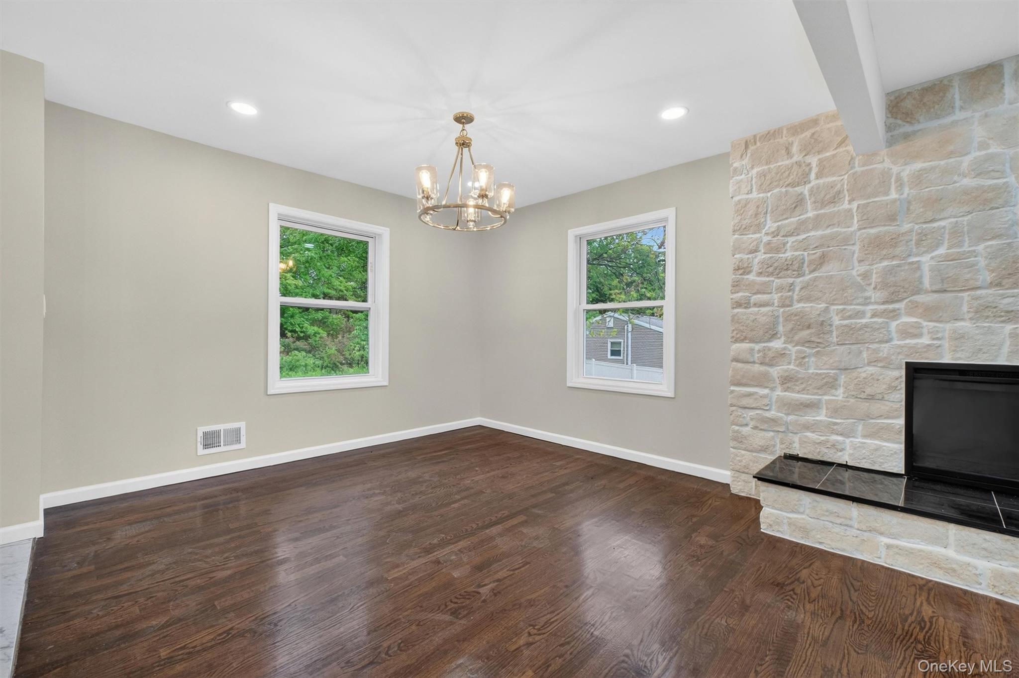 80 N Cross Road – For Sale photo 14