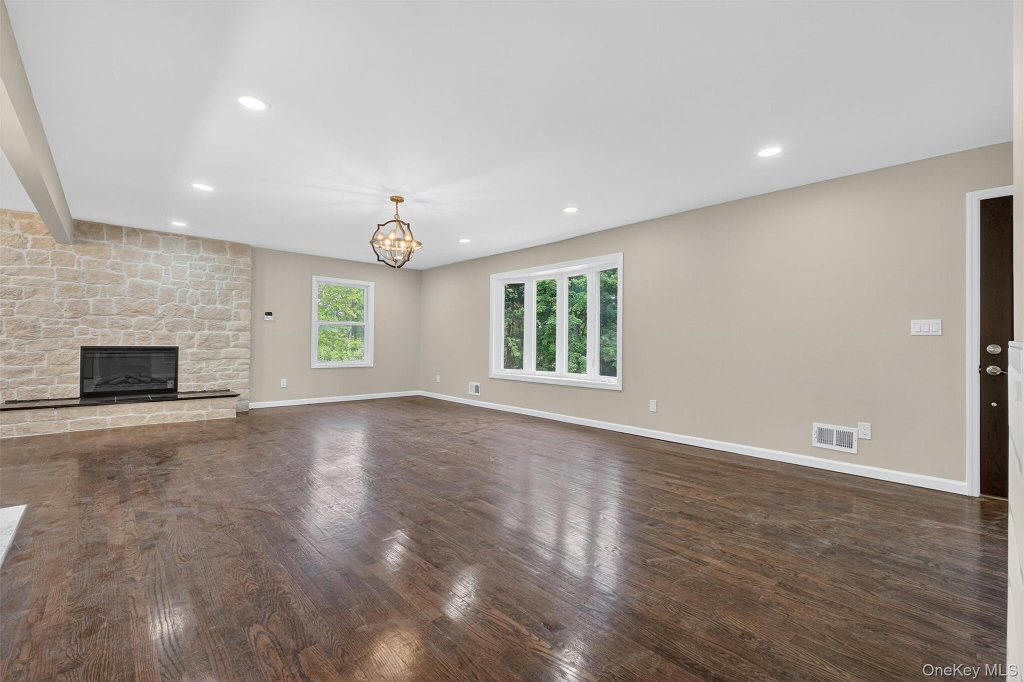 80 N Cross Road – For Sale photo 4