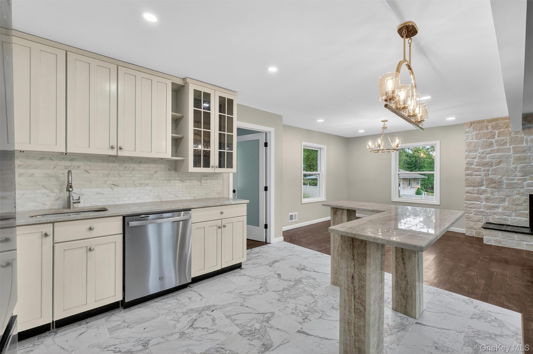 80 N Cross Road – For Sale photo 7