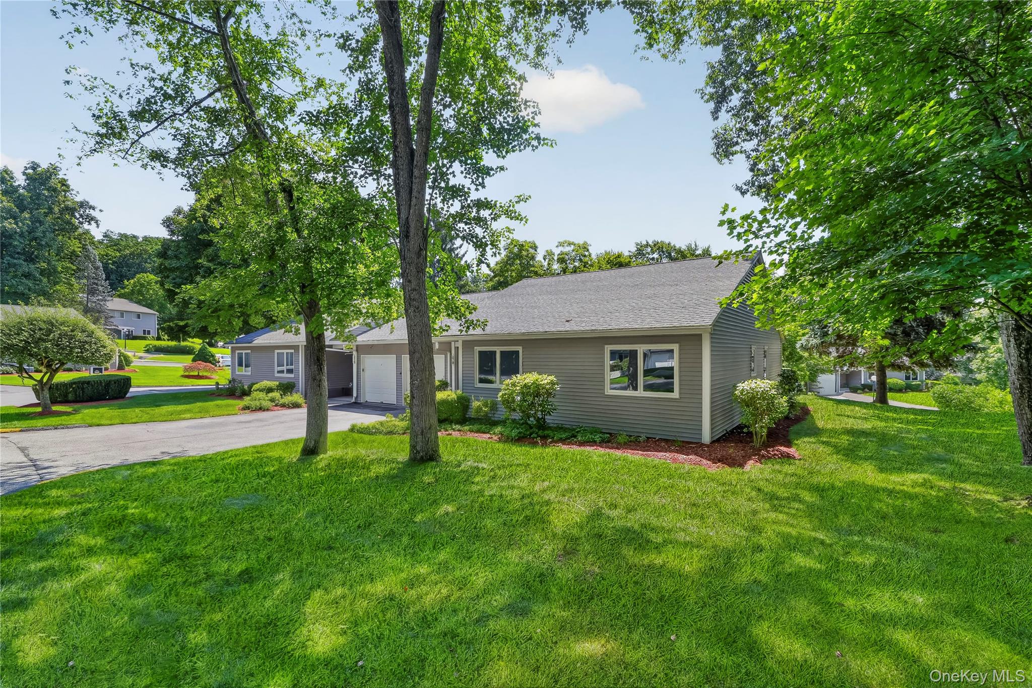 196 Long Hill Drive, Unit B photo 3
