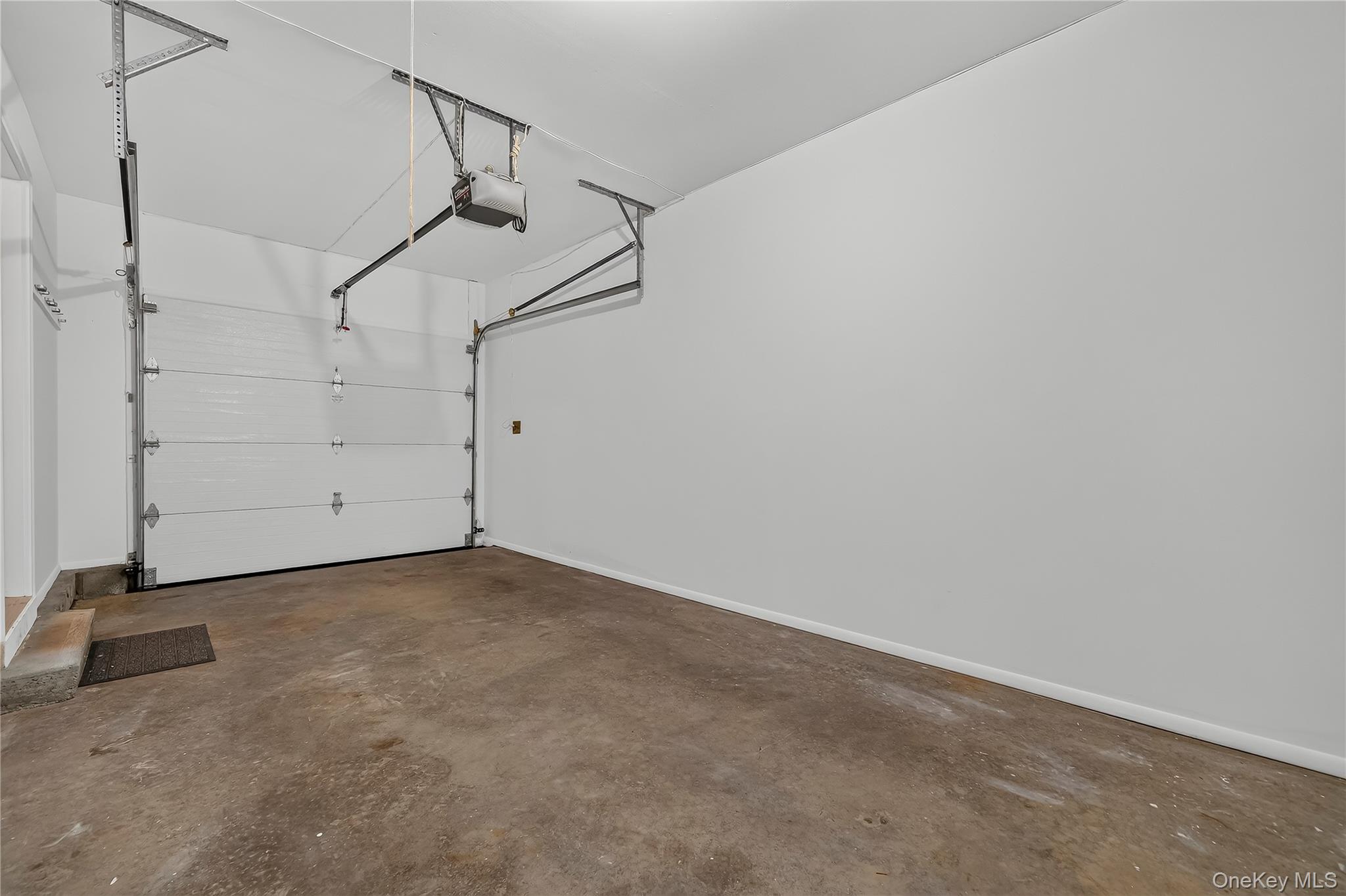 196 Long Hill Drive, Unit B photo 32